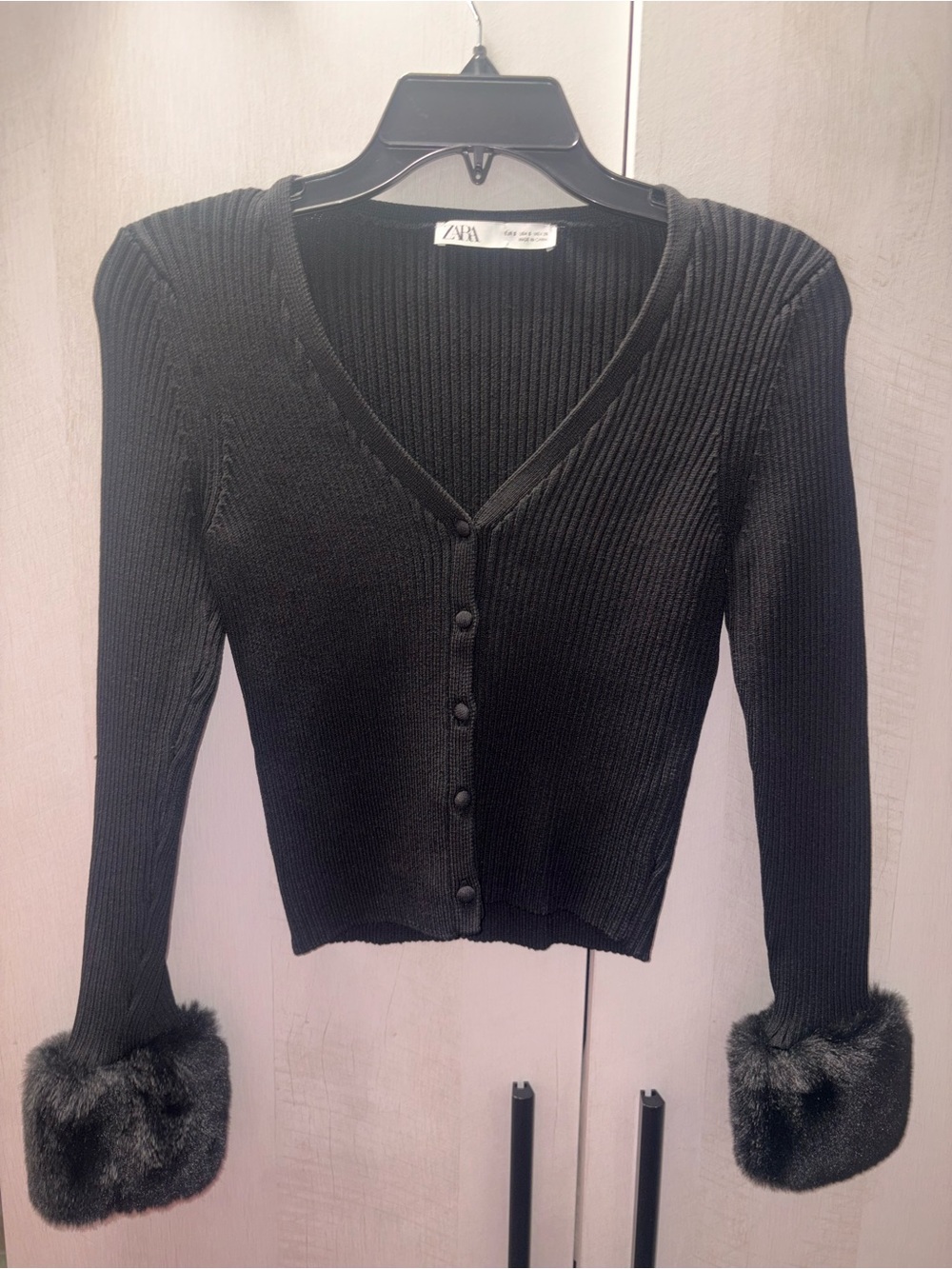 Zara Black Ribbed V-Neck Cardigan with Faux Fur Cuffs